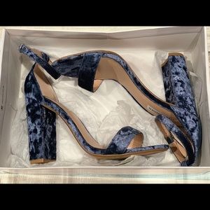 Steve Madden Carrson Blue Velvet Heels size 8